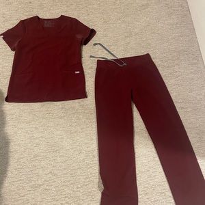 Figs Scrub set!!! Livingston Basic scrub pants with 3-packet scrub top.